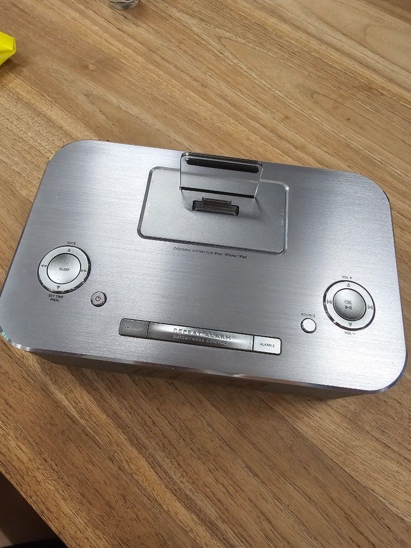 Philips docking system for iPod/ IPhone/ IPad464968815425638400