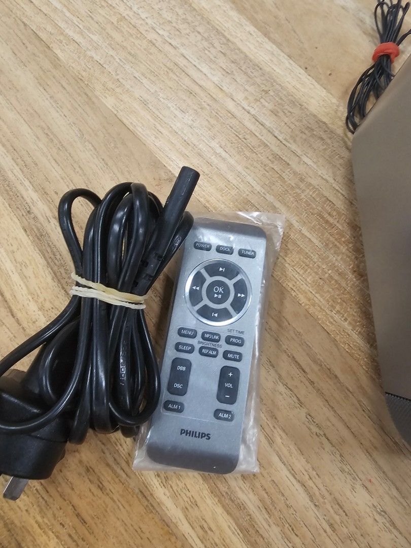 Philips docking system for iPod/ IPhone/ IPad464968815425638402