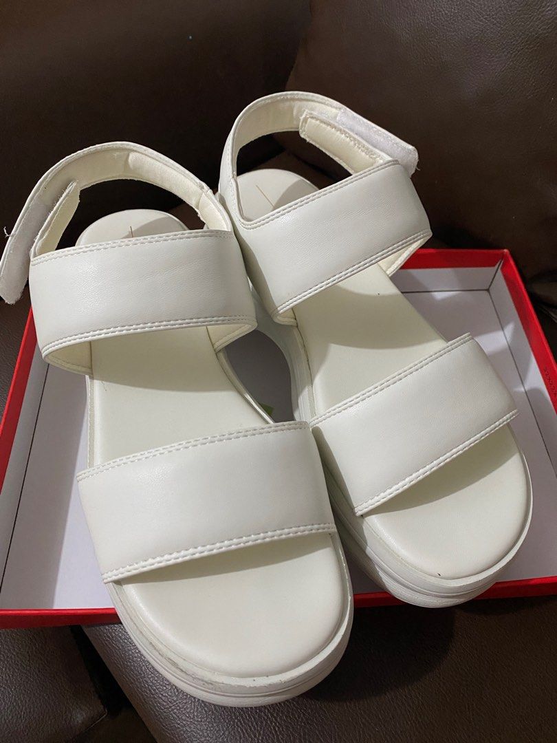 PLATFORM WHITE CLN SANDALS (Category: Sandals) located in Pasig City. Submitted by theclutterqueen (Listing ID 1355950877, Image 1). Description: 📌Used once 📌Good as new 📌Size 40 📌Original price: 1,599 📌With box RFS: It's too big for me Can do meet up and delivery. Loc: Pasig City.