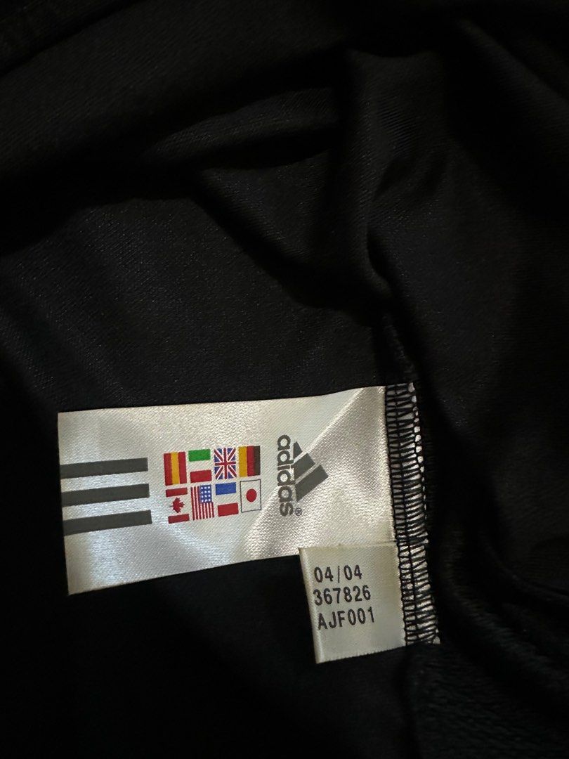 Real Madrid away kit 04/05 (Category: Activewear) located in Singapore. Submitted by 3peace (Listing ID 1355856135, Image 3). Description: Clearing my wardrobe due to moving home. Authentic Real Madrid away kit 04/05 Refer to pics Condition 10/10 Vintage #Beckham #Zidane.