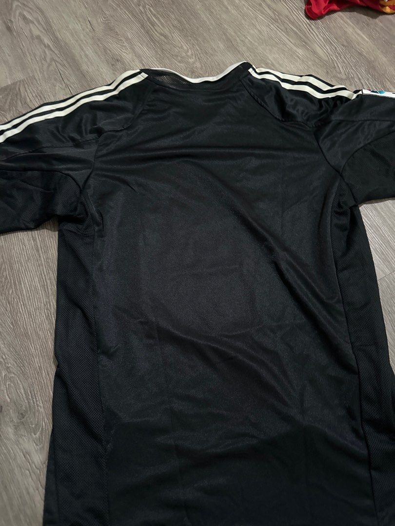 Real Madrid away kit 04/05 (Category: Activewear) located in Singapore. Submitted by 3peace (Listing ID 1355856135, Image 5). Description: Clearing my wardrobe due to moving home. Authentic Real Madrid away kit 04/05 Refer to pics Condition 10/10 Vintage #Beckham #Zidane.