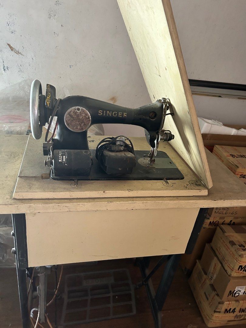 Singer Sewing Machine (Category: Everything Else Others) located in Paranaque City. Submitted by maineacct (Listing ID 1355915480, Image 2). Description: Broken Sewing Machine Selling it as is.