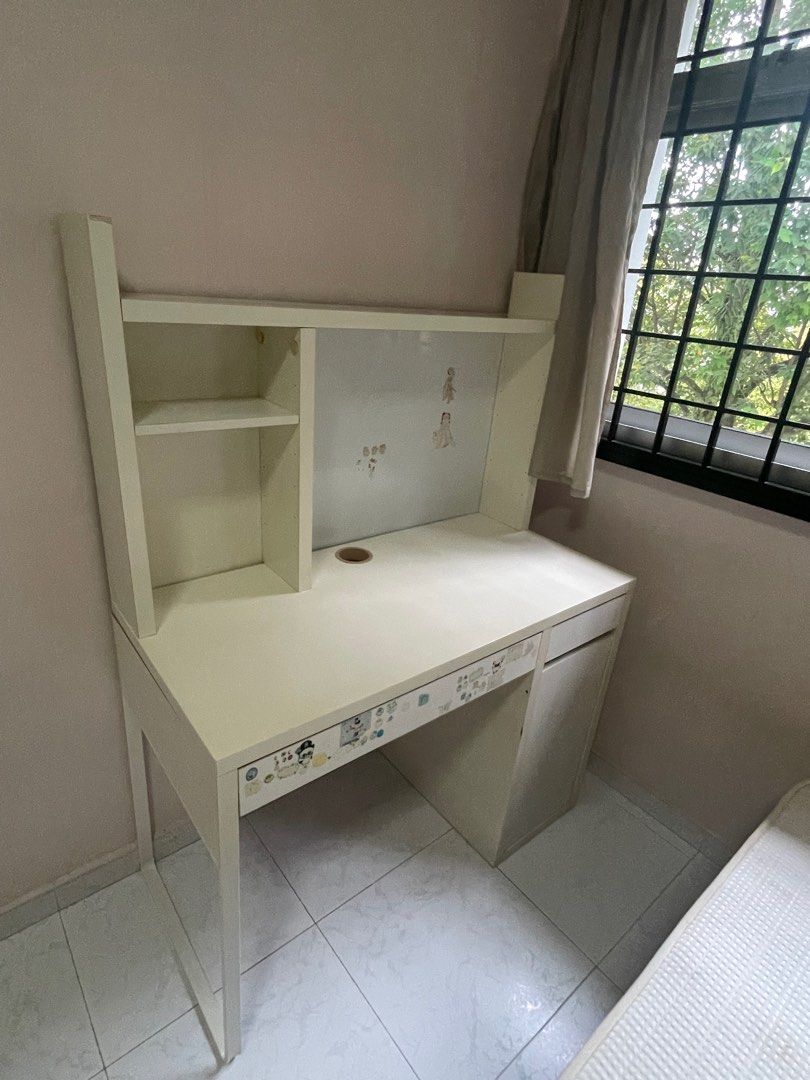 Study Table (Category: Shelves, Cabinets & Racks) located in Singapore. Submitted by lengkhoon (Listing ID 1355947381, Image 1). Description: Self-collect on Sunday, 9 March, 2-5 pm.