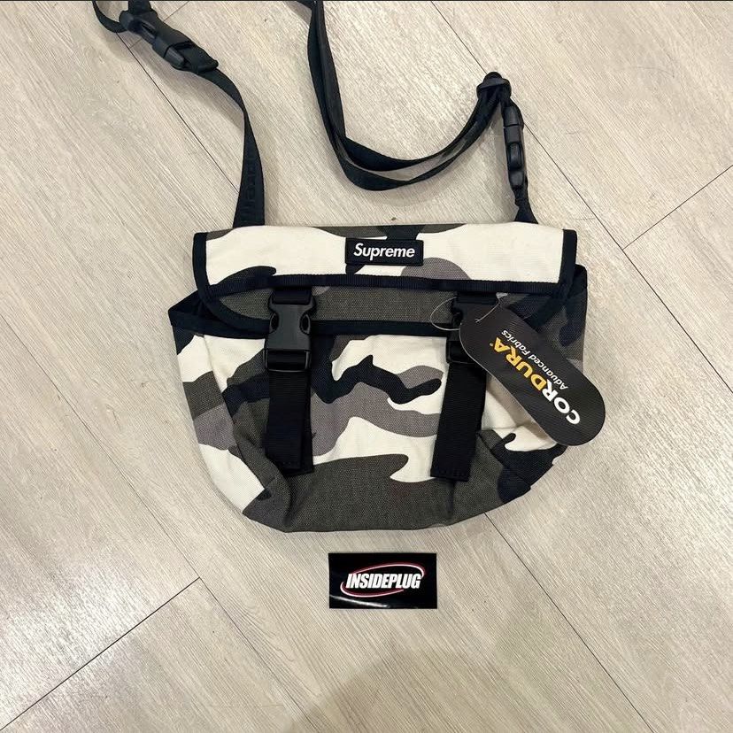 Supreme mini メッセンジャーバツク　カモ Supreme mini メッセンジャーバツクカモ