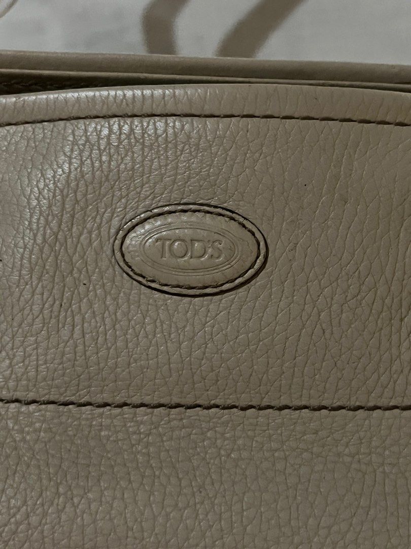 Tod's Girelli tote bag (Category: Luxury Bags & Wallets) located in Antipolo. Submitted by mancstan20 (Listing ID 1356041402, Image 2). Description: Authentic. pm for details.
