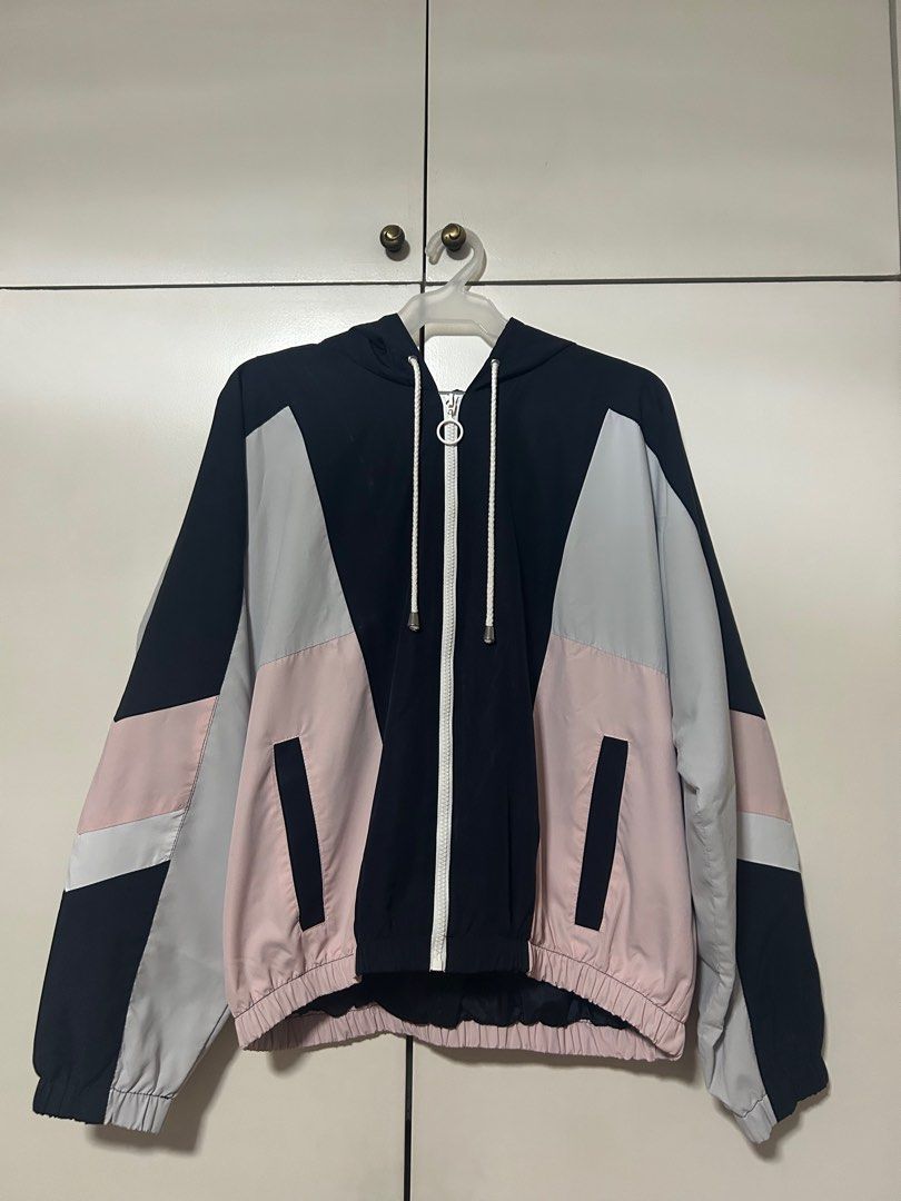 TOPSHOP Windbreaker Jacket (Category: Coats, Jackets and Outerwear) located in Quezon City. Submitted by CeceClothes (Listing ID 1355887048, Image 3). Description: .