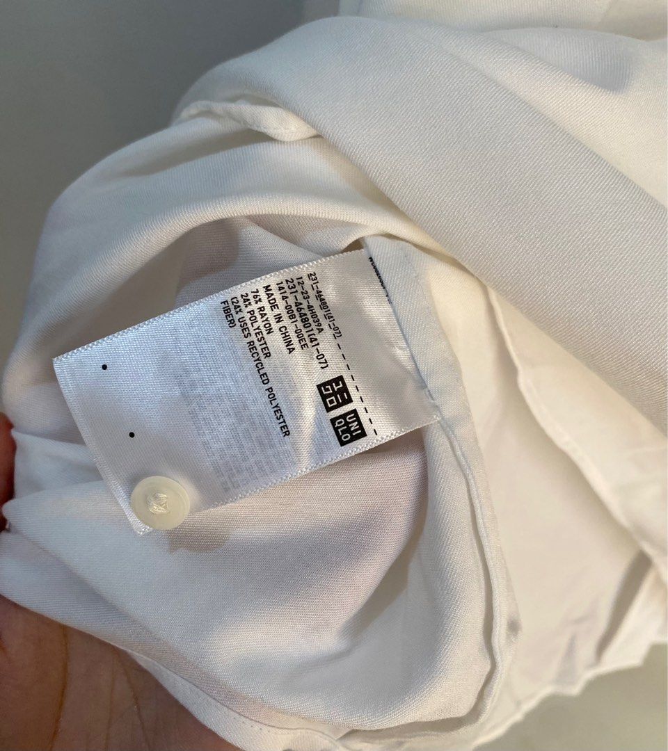 UNIQLO LONGSLEEVE/BLOUSE (Category: Longsleeves) located in Caloocan City. Submitted by declutteringforgood2 (Listing ID 1355960579, Image 3). Description: USED ONCE Disclaimer: Colors may slightly vary due to Camera lightning and your systems resolutions. (Pre-loved) please manage your expectations. .