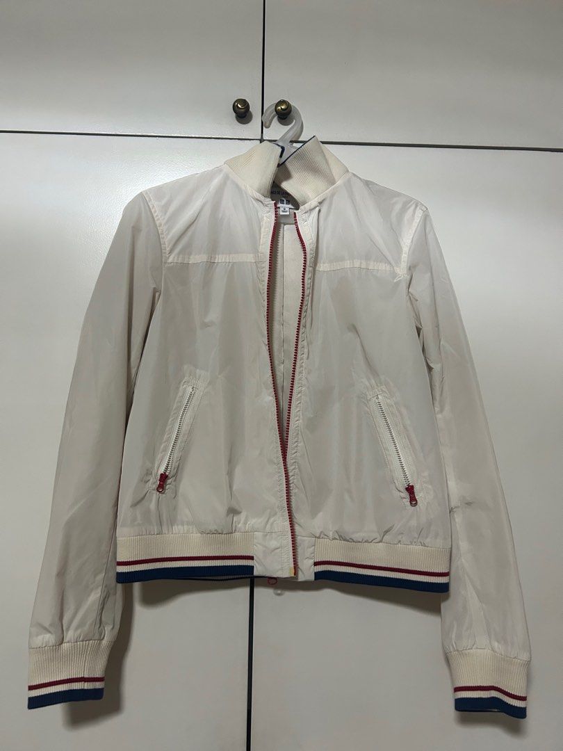 UNIQLO PARIS RARE White Bomber Jacket (Category: Coats, Jackets and Outerwear) located in Quezon City. Submitted by CeceClothes (Listing ID 1355885963, Image 3). Description: 🤍 vintage from paris 🤍 great quality 🤍 M on tag but fits like S.