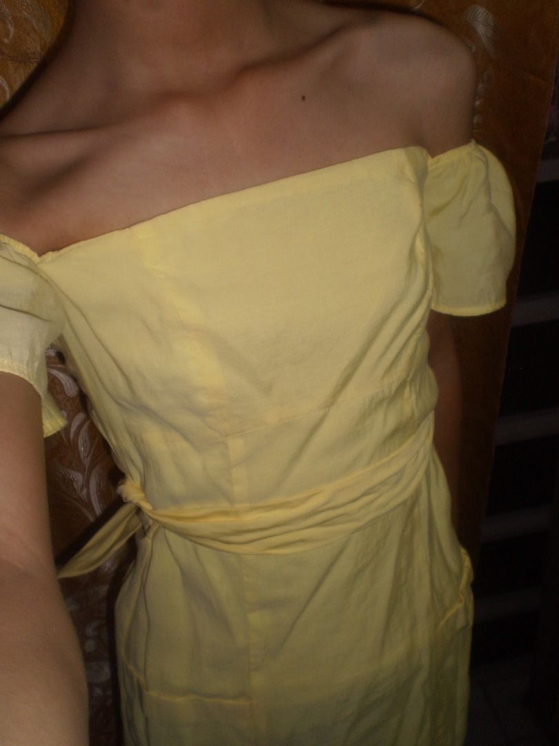 Women's Yellow Dres (Category: Dresses) located in Ligao. Submitted by rinaaaroo (Listing ID 1355936007, Image 2). Description: Pale yellow off the shoulder mini dress from Zara. Double-lined so it’s not too see-through. - Size xs on label - perf for formal occasions On the photos i tied it wrong, its supposed to be a ribbon on the front hehe .