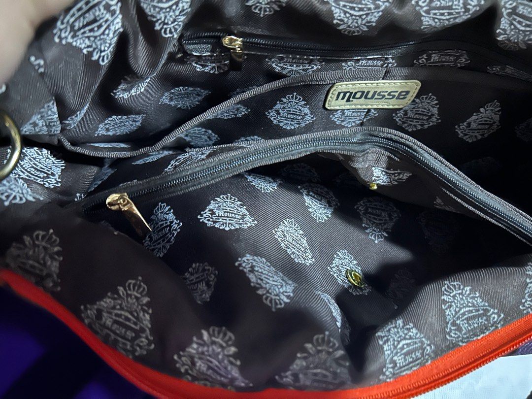 2 way sling shoulder mousse bag cat (Category: Shoulder Bags) located in Marikina City. Submitted by tresariascats (Listing ID 1359427570, Image 3). Description: New pa.medium size.. .
