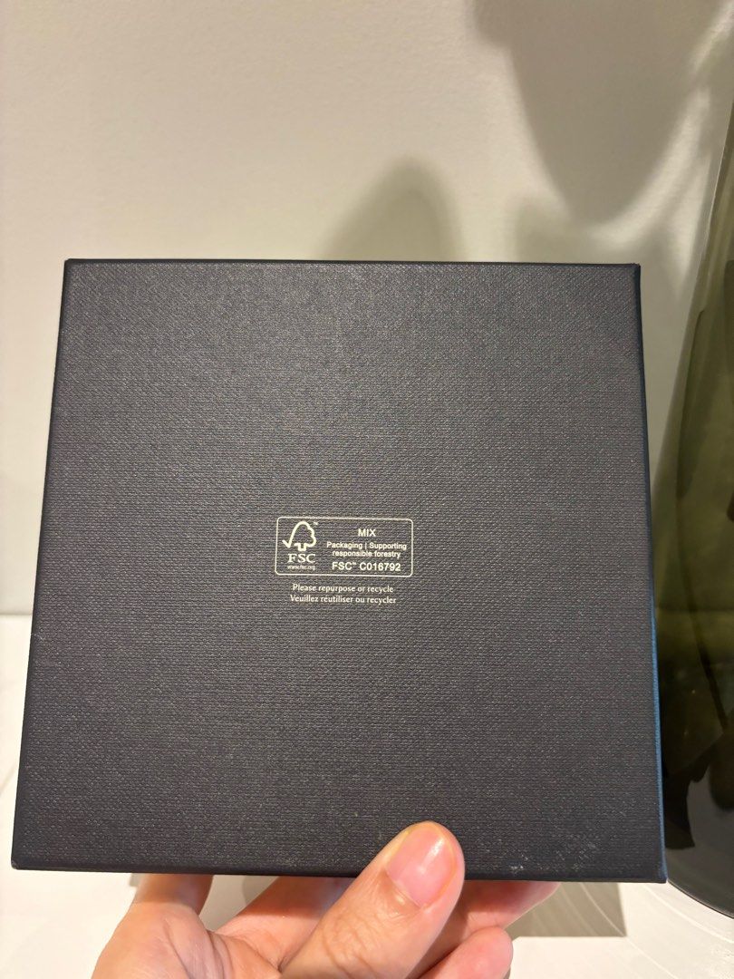 Authentic Jo Malone Box (Category: Fragrance & Deodorants) located in Cebu City. Submitted by kawaiiparty (Listing ID 1359375394, Image 3). Description: Box only Pls see pics for measurements Good as new With black paper inside .