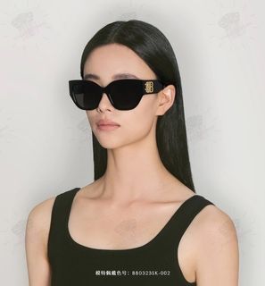 BALENCIAGA  Collection item 1