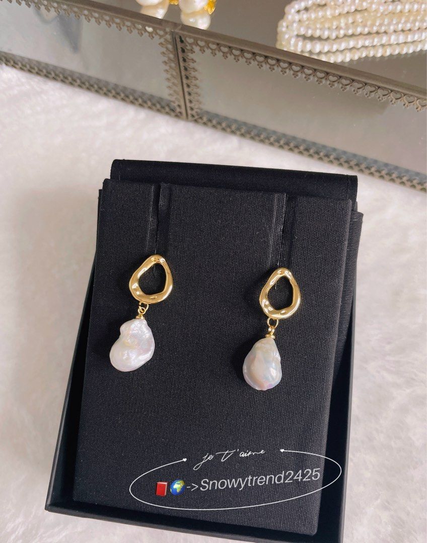 ✨Baroque pearl earrings✨ (Category: Women's Jewelry) located in Sydney. Submitted by snowytrend2425 (Listing ID 1359415247, Image 2). Description: Pearl earrings effortlessly elevate an outfit, adding a refined and luminous accent✨👑 Check out more styles on my instagram/Wechat: Snowytrend2425 ✨Handmade Natural Pearl Jewlery ✨Unique Design & Affordable Price ✨High Quality with a Radiant Glow ✨More styles available.