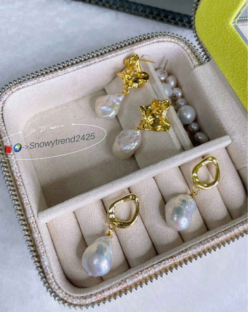 ✨Baroque pearl earrings in details 👸🏻👑 (Category: Women's Jewelry) located in Sydney. Submitted by snowytrend2425 (Listing ID 1359414220, Image 3). Description: Pearl earrings infuse a subtle yet radiant touch of elegance into any ensemble👑👸🏻 Check out more styles on my instagram/Wechat: Snowytrend2425 ✨Handmade Natural Pearl Jewlery ✨Unique Design & Affordable Price ✨High Quality with a Radiant Glow ✨More styles available.