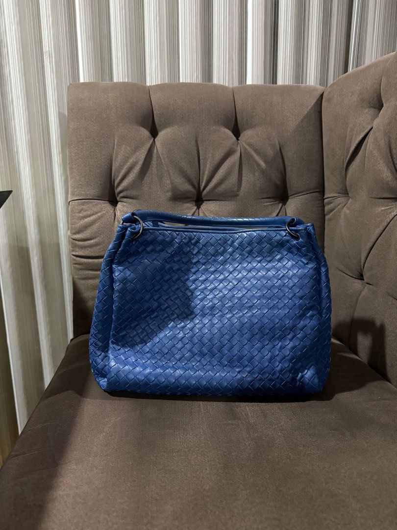Bottega Veneta Tote/Handbag (Category: Tote Bags) located in Pasig City. Submitted by 7117blo (Listing ID 1359319705, Image 2). Description: Selling Bottega Veneta bag, bought from Doctor Leather. Guaranteed Authentic. No inclusions.