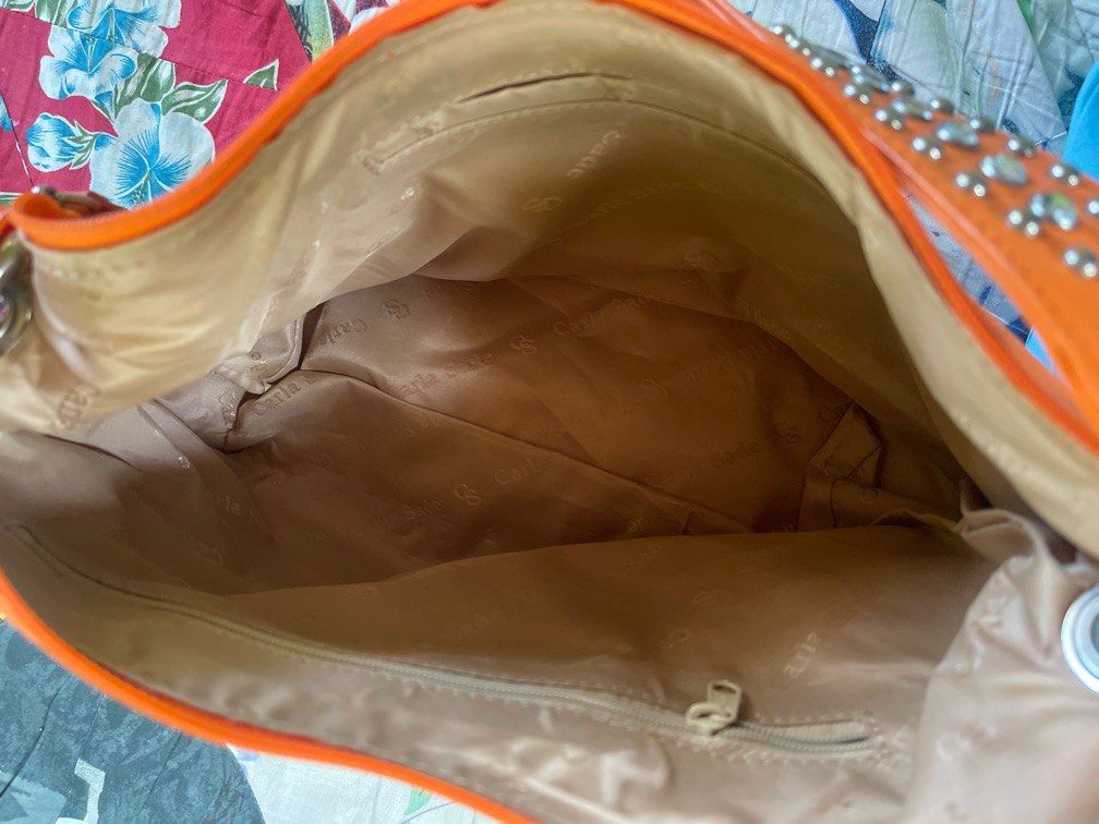 Carla Sade kili-kili bag (Category: Shoulder Bags) located in Cabugao. Submitted by ayelilith (Listing ID 1359312371, Image 2). Description: Condition- 10/10.