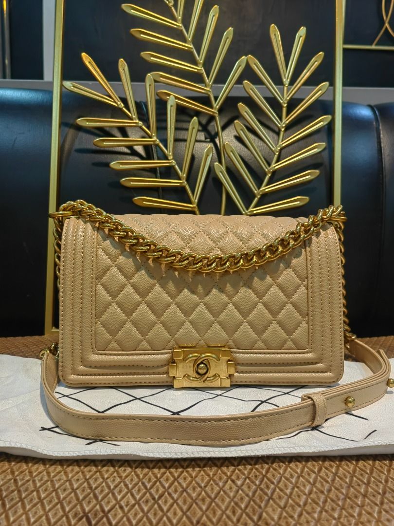 Cc leboy 25cm (Category: Luxury Bags & Wallets) located in Cebu City. Submitted by erlacoleccion (Listing ID 1359445275, Image 1). Description: Vp Chanel.