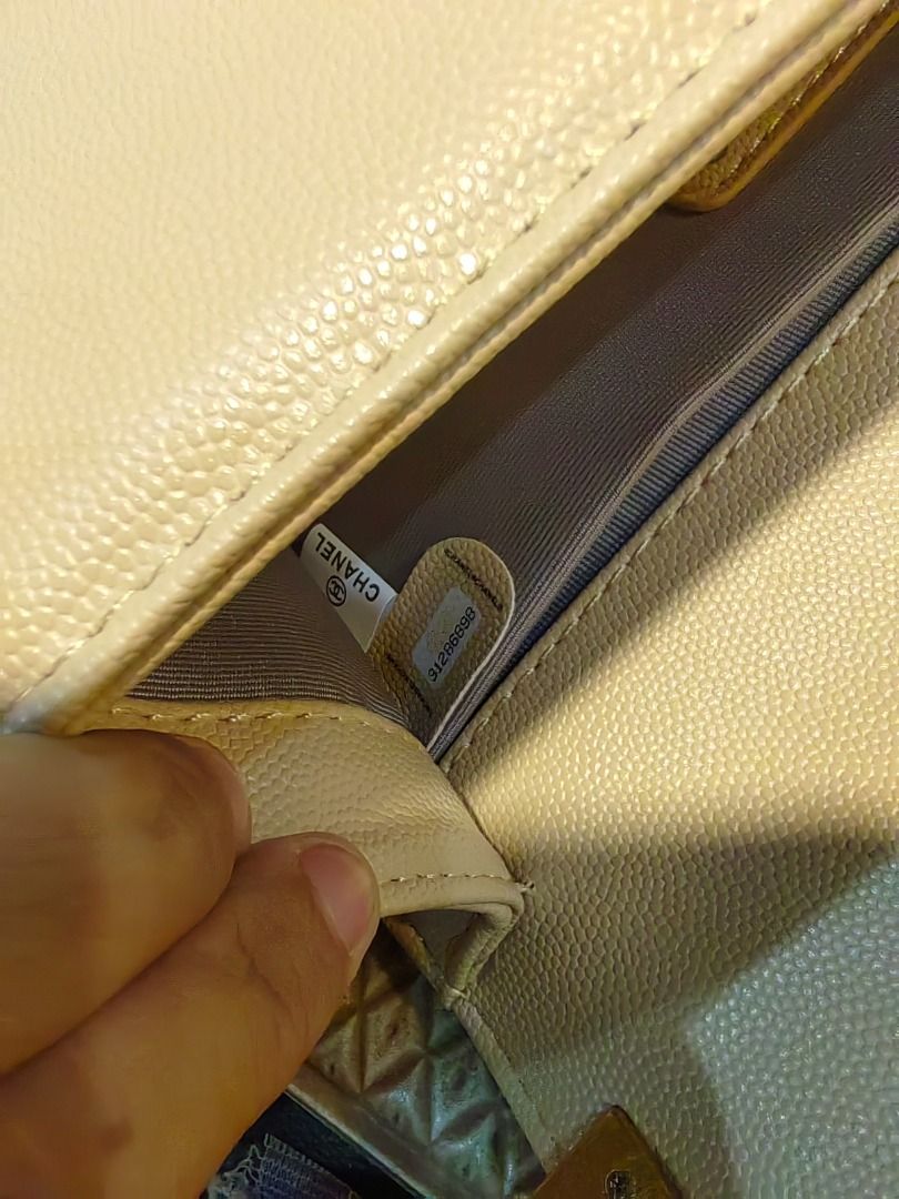 Cc leboy 25cm (Category: Luxury Bags & Wallets) located in Cebu City. Submitted by erlacoleccion (Listing ID 1359445275, Image 3). Description: Vp Chanel.
