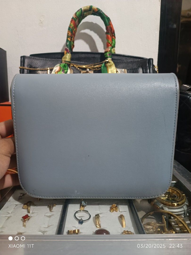 Celine classic box bag (Category: Luxury Bags & Wallets) located in Bayombong. Submitted by kweeeen (Listing ID 1359460403, Image 3). Description: Celine classic box bag tofu bag with sling with minor scratches wala pong code and stamp pero in very good condition.
