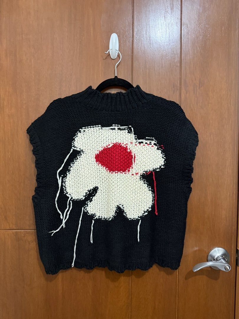 CIDER Knitted Crop Vest (Category: Sleeveless) located in Pasay City. Submitted by nh.declutter (Listing ID 1359381232, Image 1). Description: PLEASE READ: - Posted price is LAST PRICE. Lowballers will not be entertained. - No when worn pictures. - Item color may vary slightly due to lighting. - All items LISTED WITH BRANDS are GUARANTEED AUTHENTIC and bought by the seller either from the website of the said brand or from the mall. PRODUCT DETAIL
