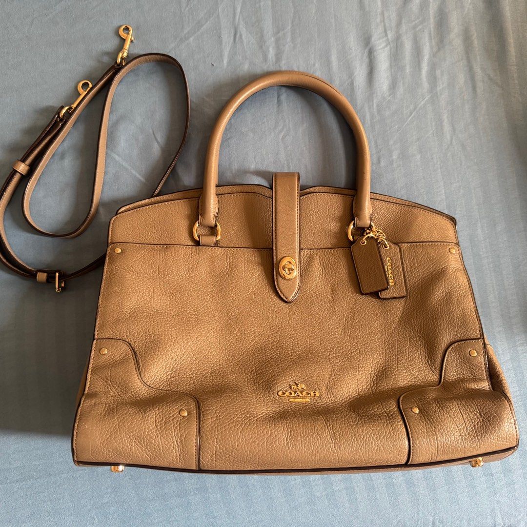 Coach Mercer Authentic (Category: Luxury Bags & Wallets) located in Manila. Submitted by prelover22 (Listing ID 1359370158, Image 1). Description: Coach Mercer Authentic With sling Can fit 12" laptop 13"x10".