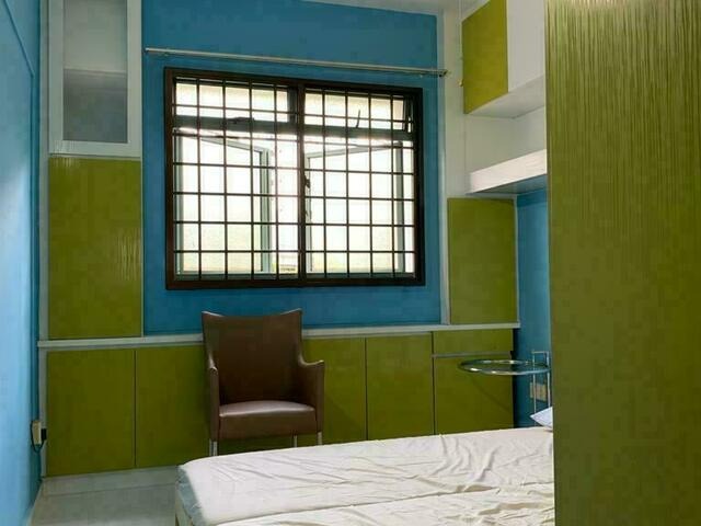 Common room at 451 choa chu kang avenue 4 for rent! Wifi available ...