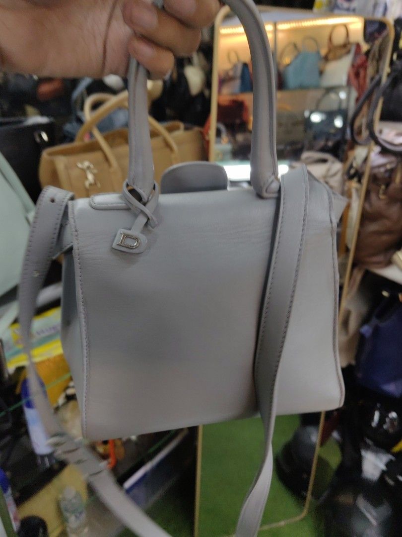 DELVAUX (Category: Luxury Bags & Wallets) located in Davao. Submitted by daneyvintage (Listing ID 1359418737, Image 3). Description: .