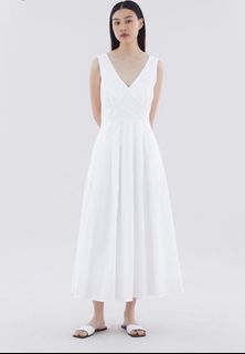 (Category: ) located in . Submitted by wardrobeflux (Listing ID 1359450349, Image 1). Description: .