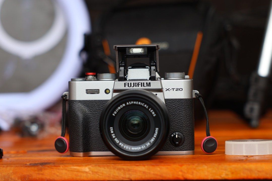 Fujifilm XT-20 SLR STYLE Mirrorless Camera (Category: Cameras) located in Manila. Submitted by lenascamera (Listing ID 1359428165, Image 2). Description: NOTE: Sa dami po ng message na natatangap ko, naka hold napo ang Mga message hindi napo ako makapag reply pero na babasa ko kaya hanggat maari mag direct na kayo sa page ko sa facebook Lenas camera para nakareply ako agad salamat. Fujifilm XT-20 SLR STYLE Mirrorless Camera 39,500 Silver Black No