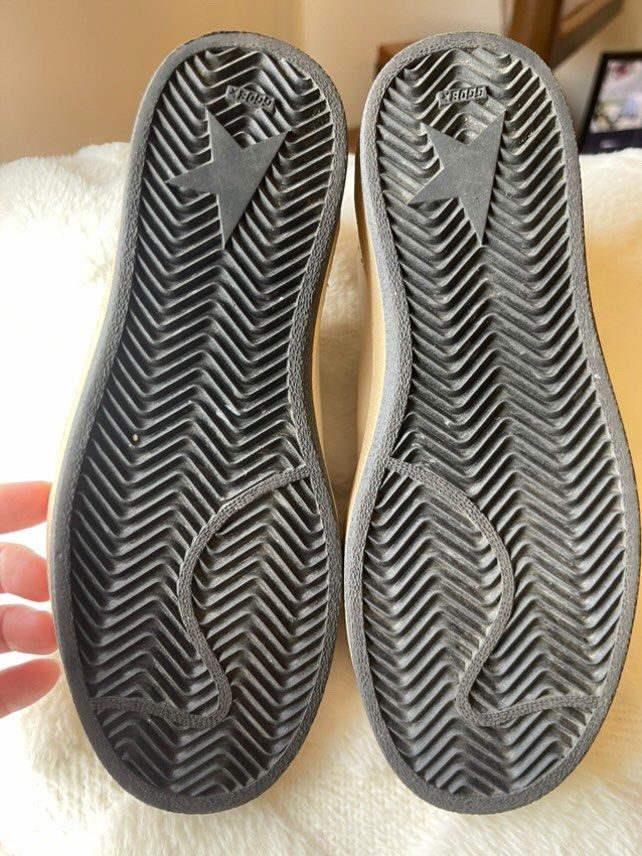 GOLDEN GOOSE MILK/GOLD (Category: Sneakers) located in Manila. Submitted by ernalissa (Listing ID 1359367534, Image 3). Description: SIZE 36 BRAND NEW ORIGINAL.