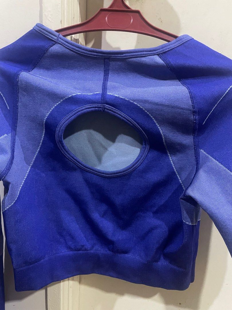 Gymshark turbo cropped long sleeve (Category: Activewear) located in San Mateo. Submitted by clanimocherry (Listing ID 1359424135, Image 2). Description: .