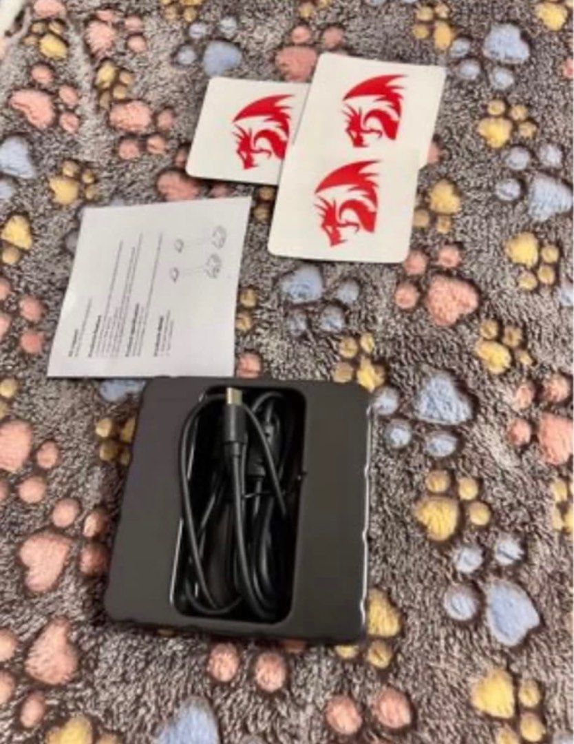 Headphone Stand (Category: Portable Audio Accessories) located in Taytay. Submitted by techie01 (Listing ID 1359410919, Image 3). Description: Will delete once sold. Never been used. Nakaplastic pa ung stand. See photos. RGB Location: Taytay. Pick up ni buyer or lalamove.