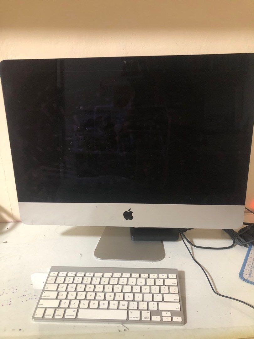 IMAC 2013 COMPLETE ACCESSORIES 21.5” (Category: Desktops) located in Cebu City. Submitted by Atasha_a (Listing ID 1359432900, Image 1). Description: IMAC 2013 NO ISSUE Keyboard and mouse included RFS: working but hasn’t been used since getting a MacBook for convenience Contact: 09327315567 .