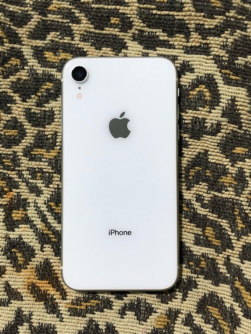 Iphone Xr White 128gb (Category: Others) located in Manila. Submitted by corteizxxx (Listing ID 1359374305, Image 2). Description: Iphone Xr White 128gb 128 Gb No hidden flaws Face ID 76 Battery Heath Unli reset True Tone test all you want rfs: Upgrade.