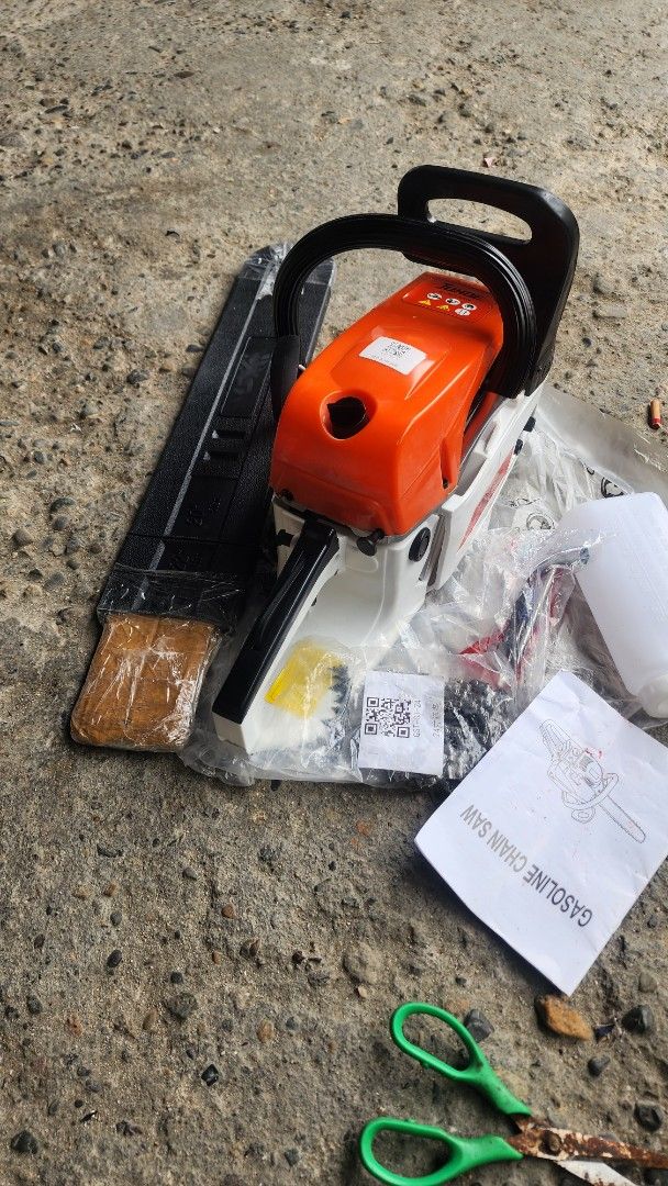 Juhoe Gasoline-Powered Chainsaw (Category: Construction Tools & Equipment) located in Bulacan. Submitted by leileilei09 (Listing ID 1359424830, Image 2). Description: - 24 inches - new loc: malolos bulacan.