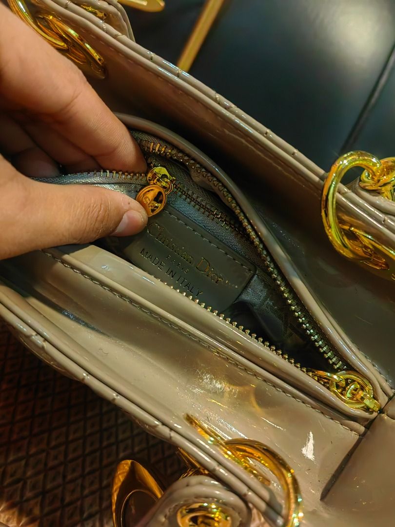Lady cd patent (Category: Luxury Bags & Wallets) located in Cebu City. Submitted by erlacoleccion (Listing ID 1359448661, Image 3). Description: Japan Source Lady Dior.
