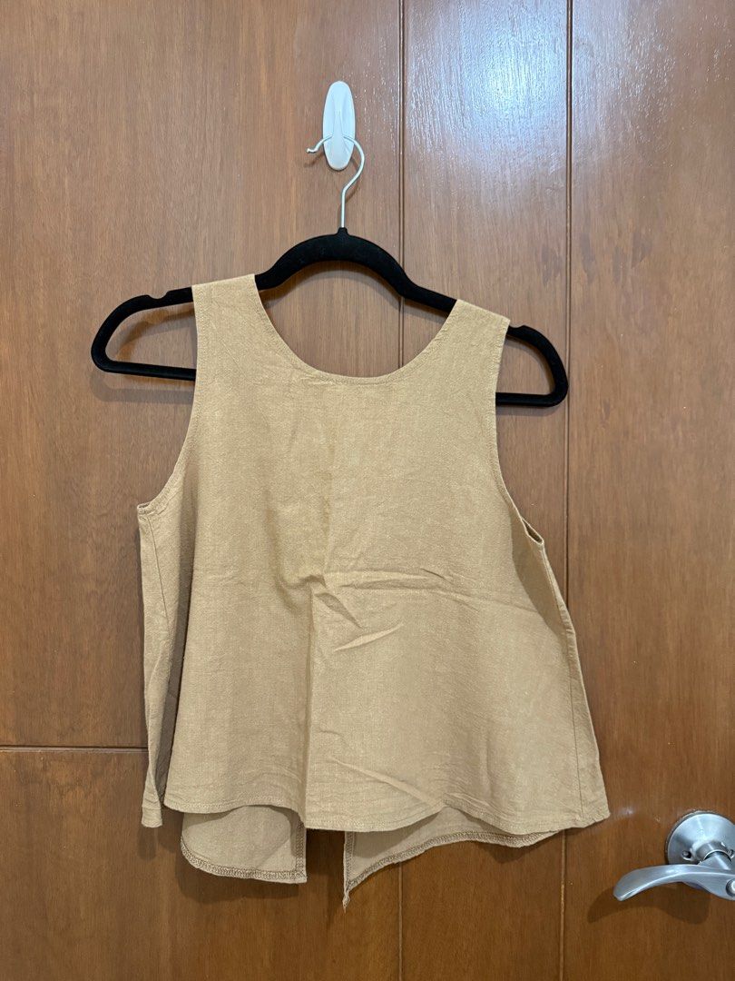 Linen Top (Category: Sleeveless) located in Pasay City. Submitted by nh.declutter (Listing ID 1359387486, Image 1). Description: PLEASE READ: - Posted price is LAST PRICE. Lowballers will not be entertained. - No when worn pictures. - Item color may vary slightly due to lighting. - All items LISTED WITH BRANDS are GUARANTEED AUTHENTIC and bought by the seller either from the website of the said brand or from the mall. PRODUCT DETAILS: - Brand: N/