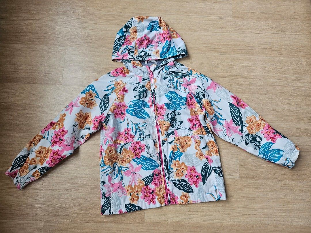 Mango windbreaker jacket (Category: Babies & Kids Fashion) located in Cebu City. Submitted by memcy (Listing ID 1359317401, Image 1). Description: minor stains not visible due to the jacket's design Years 8 128cm.