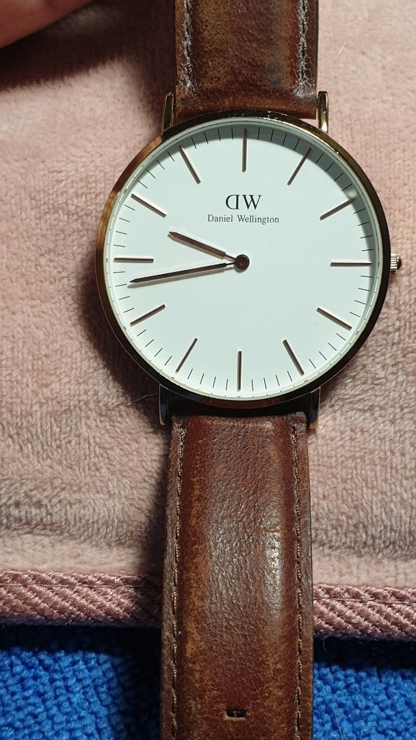Men's watch (Category: Men's Watches) located in Pasay City. Submitted by .alittleluxury (Listing ID 1359438111, Image 2). Description: daniel wellington dress watch.