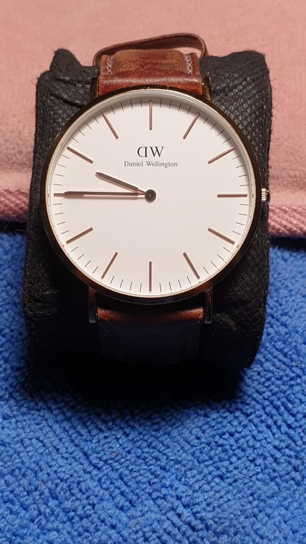 Men's watch (Category: Men's Watches) located in Pasay City. Submitted by .alittleluxury (Listing ID 1359438111, Image 1). Description: daniel wellington dress watch.