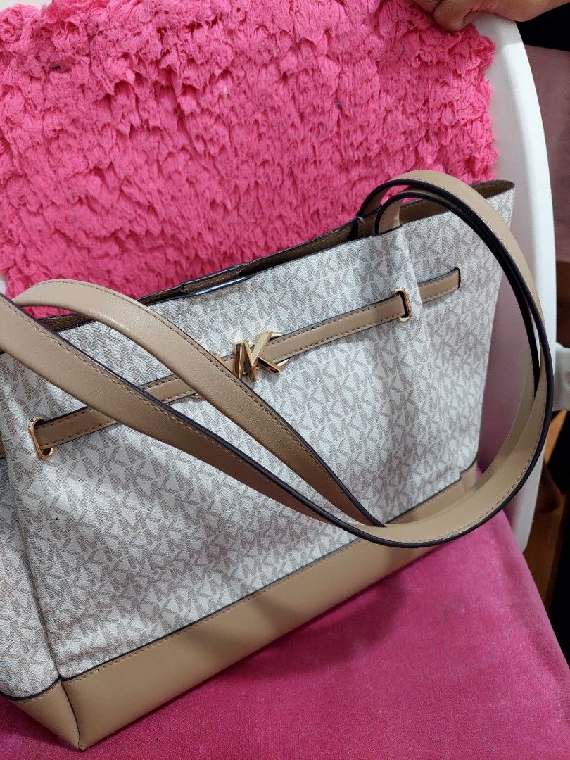 Mk camel multi belted tote bag (Category: Luxury Bags & Wallets) located in Rizal. Submitted by dresscode25.1 (Listing ID 1359350275, Image 3). Description: legit💯💯 ganda neto😍 malinis minimal sign of used sa corners check pics.