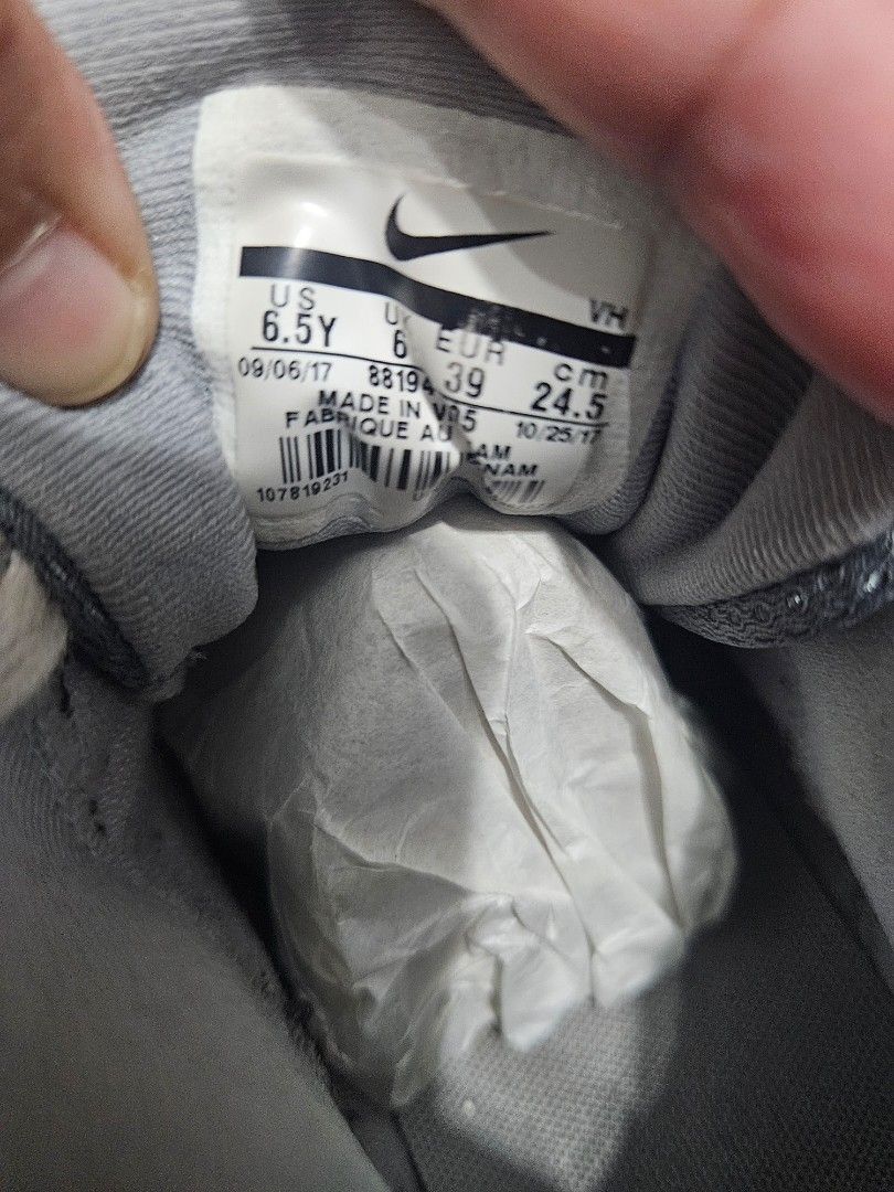 Nike shoes (Category: Sneakers) located in General Mariano Alvarez. Submitted by eiprilfa (Listing ID 1359389452, Image 3). Description: hindi n nagagamit..