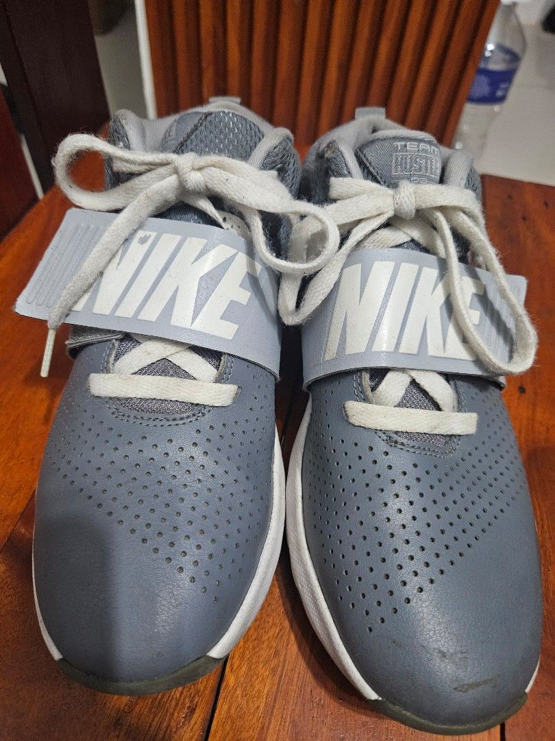 Nike shoes (Category: Sneakers) located in General Mariano Alvarez. Submitted by eiprilfa (Listing ID 1359389452, Image 2). Description: hindi n nagagamit..