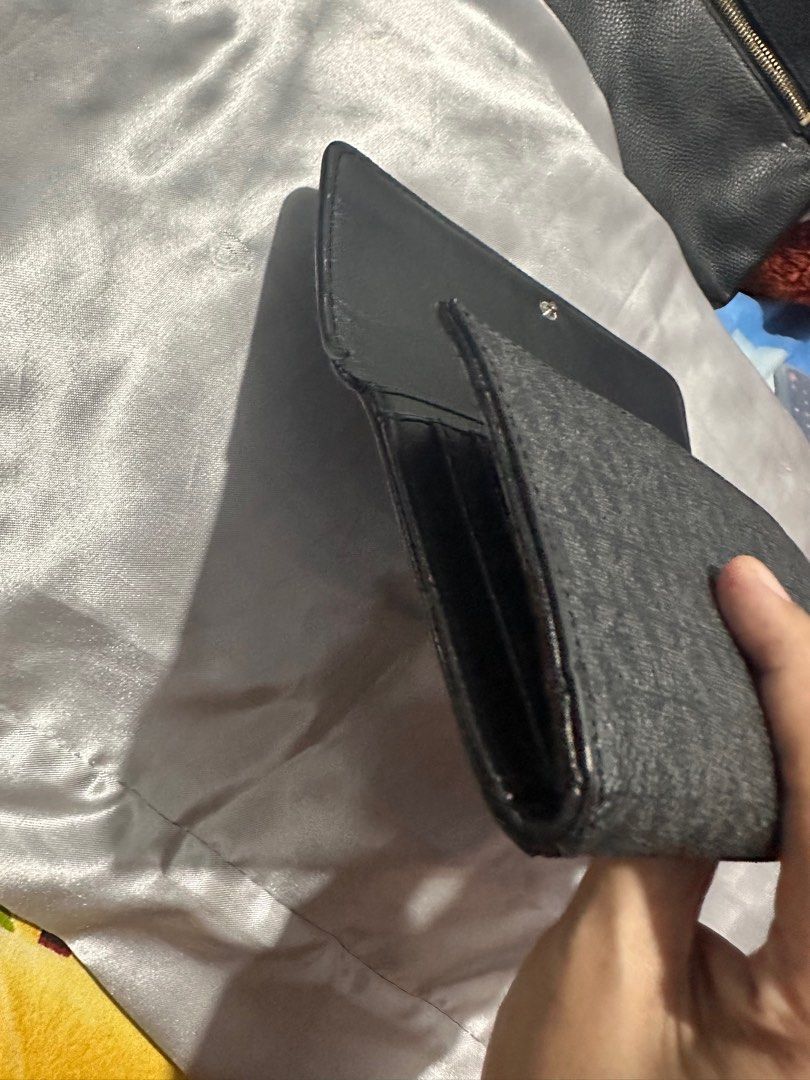 Original MK wallet (Category: Wallets & Card holders) located in Makati City. Submitted by athenaaltheaathan20 (Listing ID 1359327752, Image 3). Description: bought from US orginal 100% with slight scrubs on the leather side but not so obvious. location: makati.