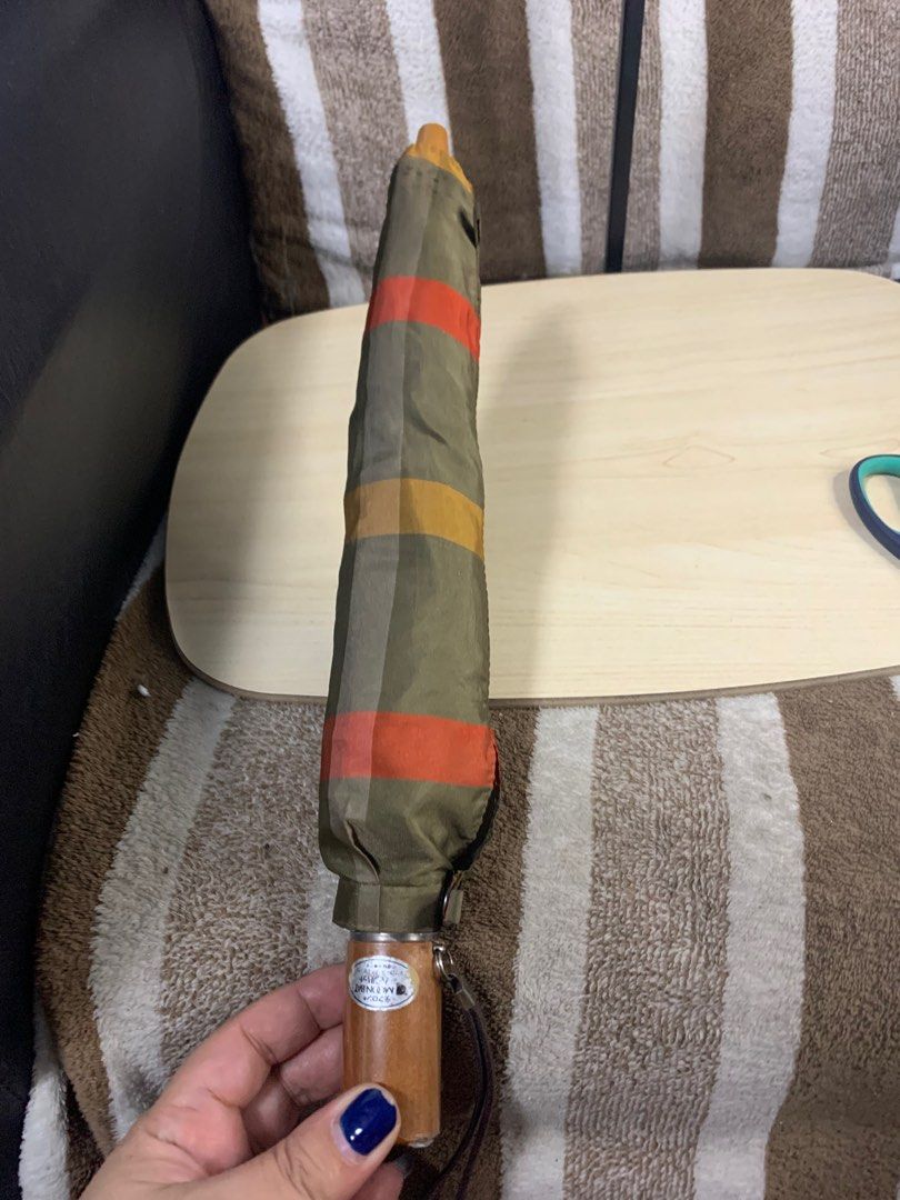 Perry Ellis vintage folded umbrella (Category: Umbrellas) located in Cabanatuan. Submitted by mjluxxejapan (Listing ID 1359477753, Image 2). Description: Fixed price antibay ng mga ganito style solid material.good condition malinis may penmark lng ung supot nya.medyo mahigpit din ung pgbbukas -Sara nastocked cguro as is kayo n po bhala basta mganda po ito at maayos naman malinis din .