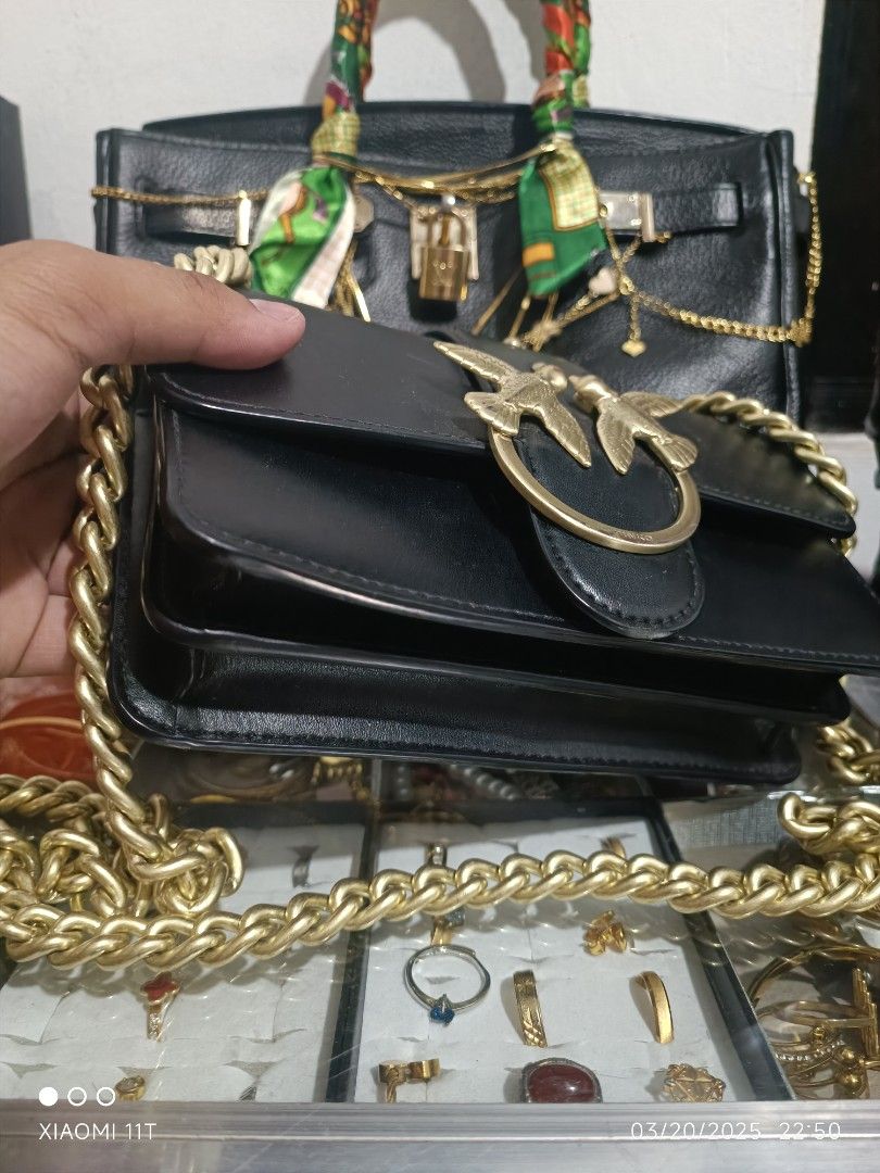 Pinko sling bag (Category: Luxury Bags & Wallets) located in Bayombong. Submitted by kweeeen (Listing ID 1359484400, Image 3). Description: Authentic Pinko sling bag with etiketa sobrang gold pa ng hardware and sling.