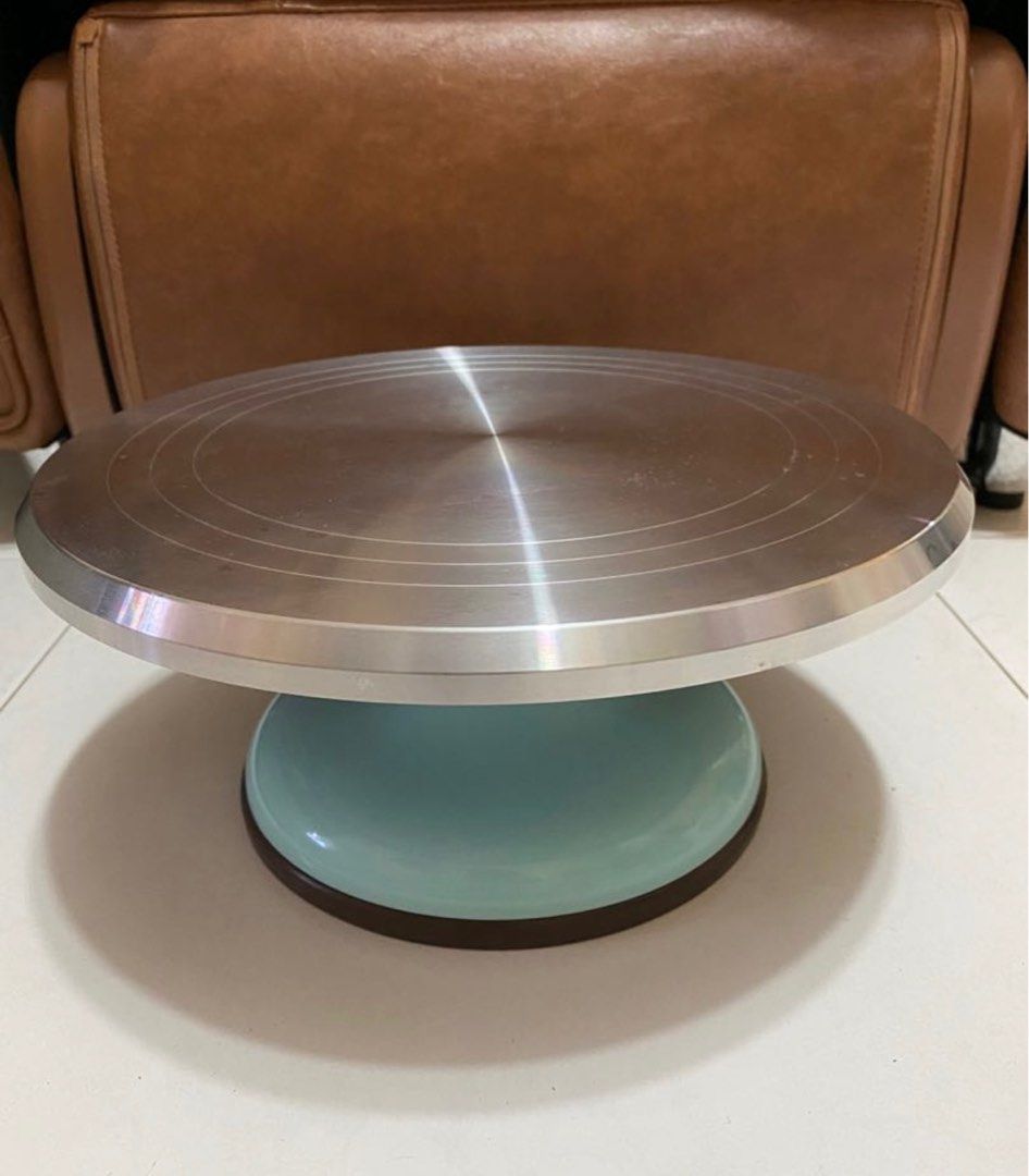 Revolving Cake stand