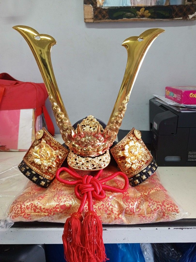 SHOGUN Japan Samurai Helmet Kabuto Armor (Category: Other Home Decor) located in Quezon City. Submitted by patcheckers (Listing ID 1359349135, Image 3). Description: SHOGUN Japan Samurai Helmet Kabuto Armor pm sa may gusto made in japan.