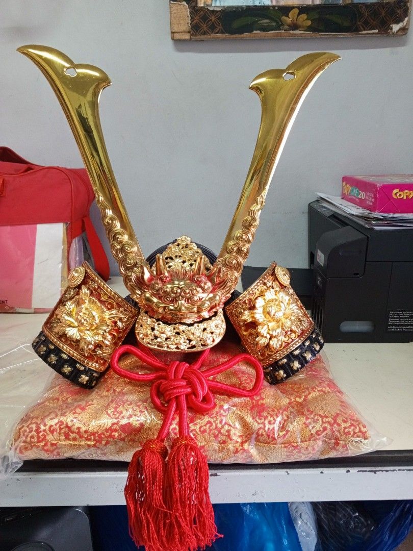 SHOGUN Japan Samurai Helmet Kabuto Armor (Category: Other Home Decor) located in Quezon City. Submitted by patcheckers (Listing ID 1359349135, Image 2). Description: SHOGUN Japan Samurai Helmet Kabuto Armor pm sa may gusto made in japan.