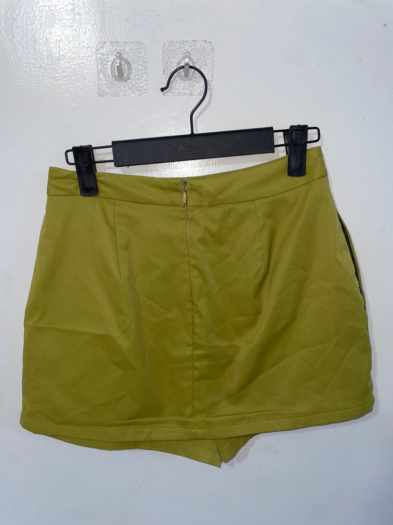 Skort (Category: Other Bottoms) located in Muntinlupa City. Submitted by declutterbyRA (Listing ID 1359456303, Image 2). Description: - sign of usage but still in very excellent condition Small to small only.
